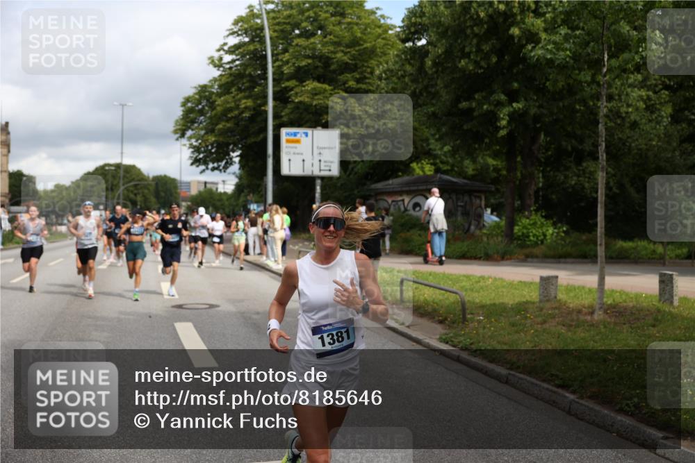 29.06.2025 - hella hamburg halbmarathon Yannick Fuchs http://msf.ph/oto/8185646 29.06.2025 10:43:34 20KM 1094, 1342, 1381, 1476, 2013, 2504, 2516, 2592, 2596, 2706, 2878, 2889, 2937, 3060, 3692, 4017, 4832, 5460, 5705, 6158, 7067, 7297, 7332, 8112, 8437, 8821, 9038, 9126, 9200, 9213, 9463, 9619, 9649, 9695, 9924, 9965, 10184, 10859, 11340, 11519, 11579, 11779, 11819, 11977, 12035, 12094, 12421, 12533, 12670, 13233, 13269, 13688, 13690, 14526, 15422, 15523, 16114, 16369, 16627, 16653, 16731, 16891, 17173, 17632, 17753, 18058, 18842, 18926, 19109 meine-sportfotos.de