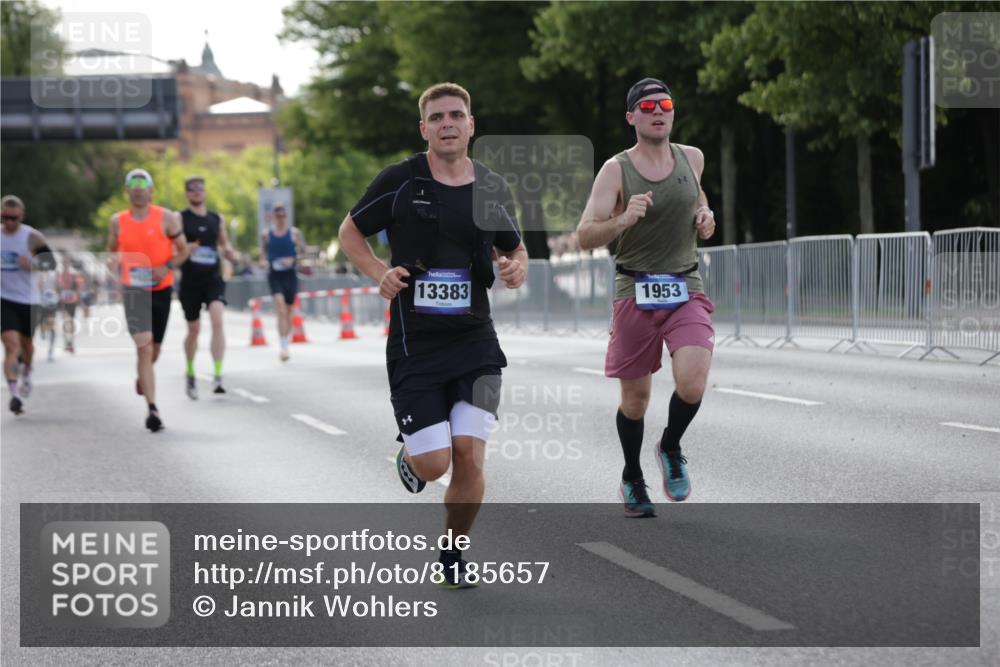 29.06.2025 - hella hamburg halbmarathon Jannik Wohlers http://msf.ph/oto/8185657 29.06.2025 09:43:33 Lombardsbrücke 1953, 2483, 3189, 3379, 5308, 8376, 9804, 10222, 11150, 13383, 13606, 17040, 18832 meine-sportfotos.de