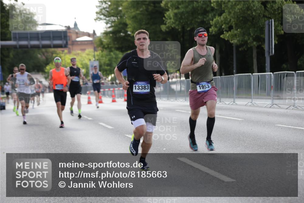 29.06.2025 - hella hamburg halbmarathon Jannik Wohlers http://msf.ph/oto/8185663 29.06.2025 09:43:33 Lombardsbrücke 1953, 2483, 3189, 3379, 5308, 8376, 9804, 10222, 11150, 13383, 13606, 17040, 18832 meine-sportfotos.de