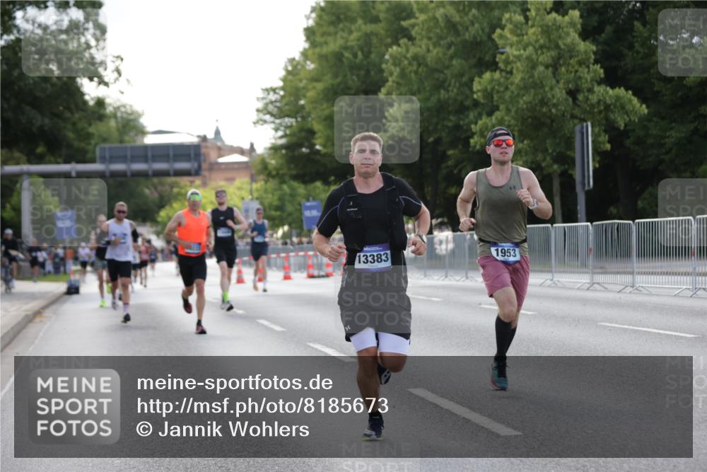 29.06.2025 - hella hamburg halbmarathon Jannik Wohlers http://msf.ph/oto/8185673 29.06.2025 09:43:34 Lombardsbrücke 1953, 2483, 3189, 3379, 5308, 8376, 9804, 10222, 11150, 13383, 13606, 17040, 18832 meine-sportfotos.de