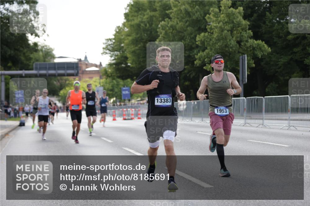 29.06.2025 - hella hamburg halbmarathon Jannik Wohlers http://msf.ph/oto/8185691 29.06.2025 09:43:34 Lombardsbrücke 1953, 2483, 3189, 3379, 5308, 8376, 9804, 10222, 11150, 13383, 13606, 17040, 18832 meine-sportfotos.de