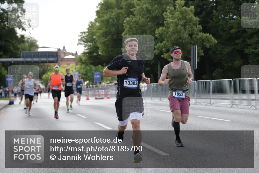 29.06.2025 - hella hamburg halbmarathon Jannik Wohlers http://msf.ph/oto/8185700 29.06.2025 09:43:34 Lombardsbrücke 1953, 2483, 3189, 3379, 5308, 8376, 9804, 10222, 11150, 13383, 13606, 17040, 18832 meine-sportfotos.de