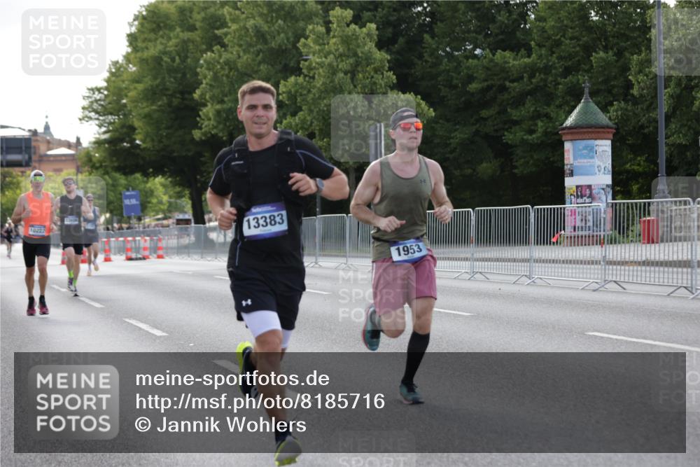 29.06.2025 - hella hamburg halbmarathon Jannik Wohlers http://msf.ph/oto/8185716 29.06.2025 09:43:34 Lombardsbrücke 1953, 2483, 3189, 3379, 5308, 8376, 9804, 10222, 11150, 13383, 13606, 17040, 18832 meine-sportfotos.de