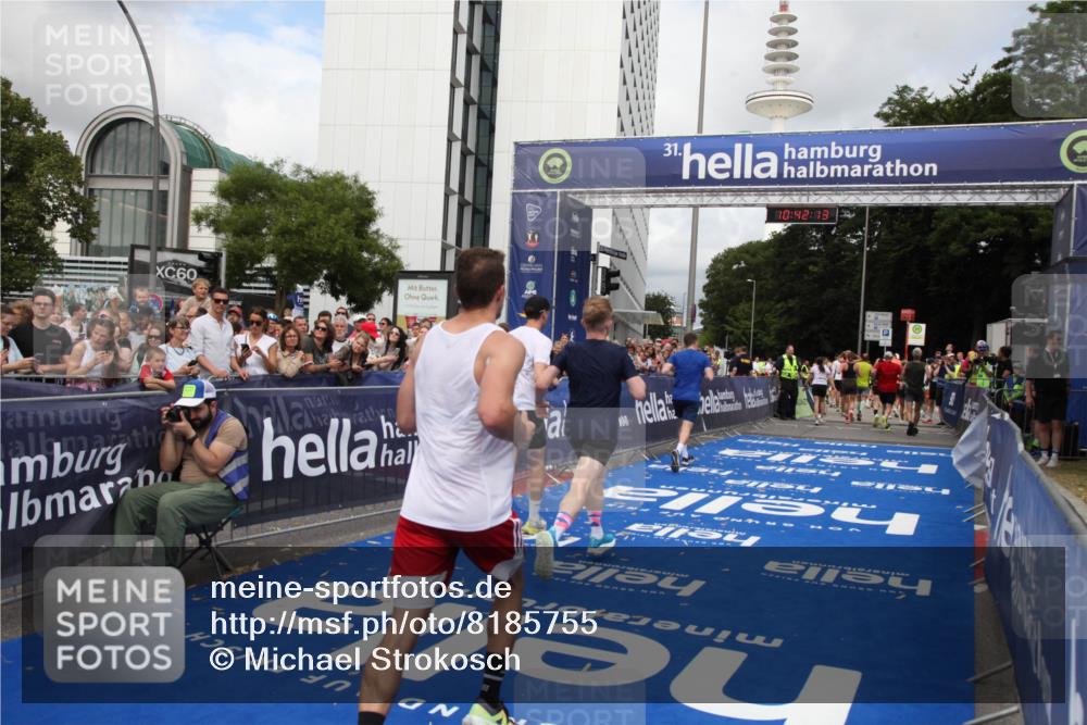 29.06.2025 - hella hamburg halbmarathon Michael Strokosch http://msf.ph/oto/8185755 29.06.2025 10:42:12 Ziel 1441, 5682, 7765, 10216, 11417, 12098, 16677, 17363, 17864, 18772 meine-sportfotos.de