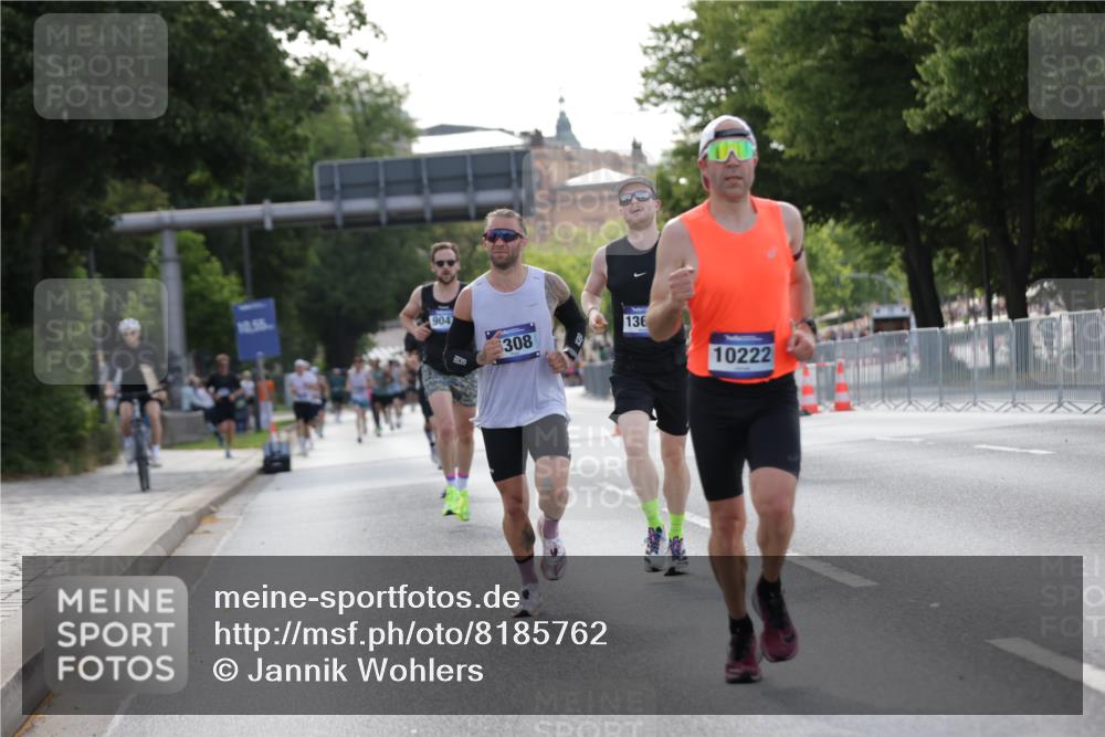 29.06.2025 - hella hamburg halbmarathon Jannik Wohlers http://msf.ph/oto/8185762 29.06.2025 09:43:36 Lombardsbrücke 1122, 1953, 2483, 3189, 3379, 5308, 7231, 8376, 9047, 10222, 11150, 13383, 13606, 17040, 18832 meine-sportfotos.de