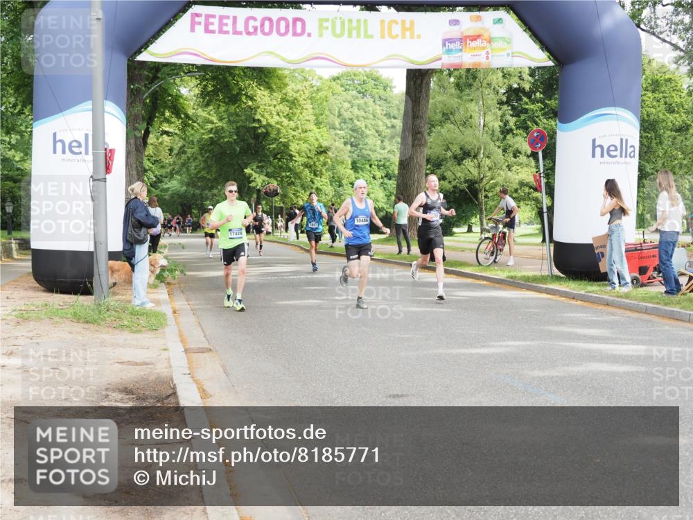 29.06.2025 - hella hamburg halbmarathon MichiJ http://msf.ph/oto/8185771 29.06.2025 10:18:41 Zwischen KM18-KM19 7389, 8473, 17374 meine-sportfotos.de