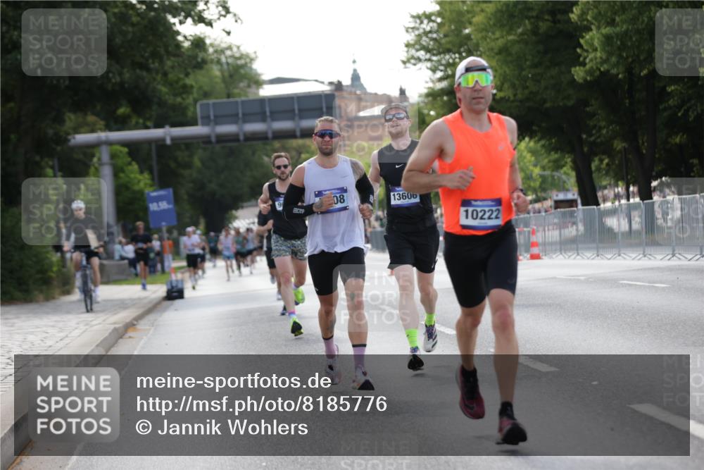 29.06.2025 - hella hamburg halbmarathon Jannik Wohlers http://msf.ph/oto/8185776 29.06.2025 09:43:36 Lombardsbrücke 1122, 1953, 2483, 3189, 3379, 5308, 7231, 8376, 9047, 10222, 11150, 13383, 13606, 17040, 18832 meine-sportfotos.de
