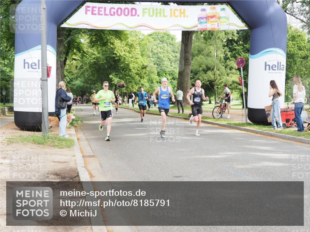 29.06.2025 - hella hamburg halbmarathon MichiJ http://msf.ph/oto/8185791 29.06.2025 10:18:41 Zwischen KM18-KM19 7389, 8473, 17374 meine-sportfotos.de