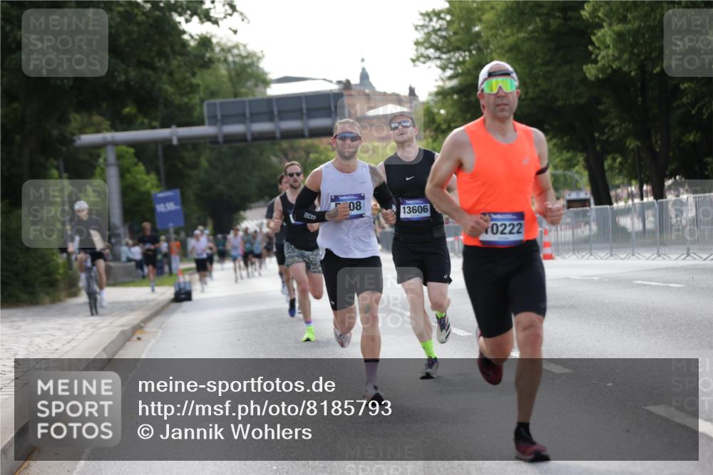 29.06.2025 - hella hamburg halbmarathon Jannik Wohlers http://msf.ph/oto/8185793 29.06.2025 09:43:36 Lombardsbrücke 1122, 1953, 2483, 3189, 3379, 5308, 7231, 8376, 9047, 10222, 11150, 13383, 13606, 17040, 18832 meine-sportfotos.de