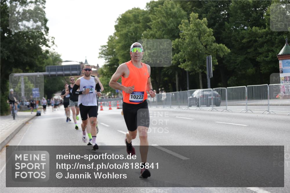 29.06.2025 - hella hamburg halbmarathon Jannik Wohlers http://msf.ph/oto/8185841 29.06.2025 09:43:37 Lombardsbrücke 1122, 1953, 2483, 3189, 3379, 5308, 7231, 8376, 9047, 10222, 11150, 13383, 13606, 17040, 18832 meine-sportfotos.de