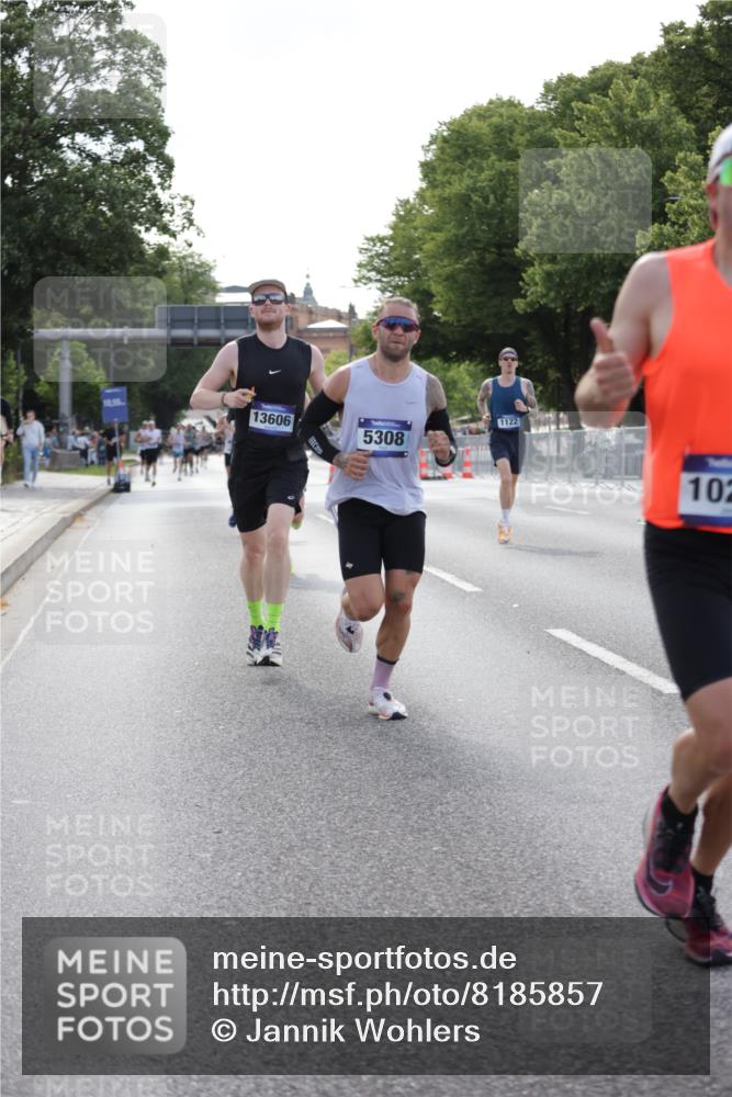 29.06.2025 - hella hamburg halbmarathon Jannik Wohlers http://msf.ph/oto/8185857 29.06.2025 09:43:38 Lombardsbrücke 1122, 1953, 2483, 3189, 3379, 5308, 7231, 8376, 9047, 10222, 11150, 13383, 13606, 17040 meine-sportfotos.de