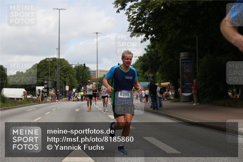 29.06.2025 - hella hamburg halbmarathon Yannick Fuchs http://msf.ph/oto/8185860 29.06.2025 10:29:38 20KM 1002, 1217, 1562, 4477, 5048, 5152, 6169, 6878, 7972, 8395, 8864, 8901, 9686, 12204, 12369, 14069, 14388, 14603, 14952, 15391, 15991, 16140, 16712, 16963, 17014, 17643, 18419, 19022 meine-sportfotos.de