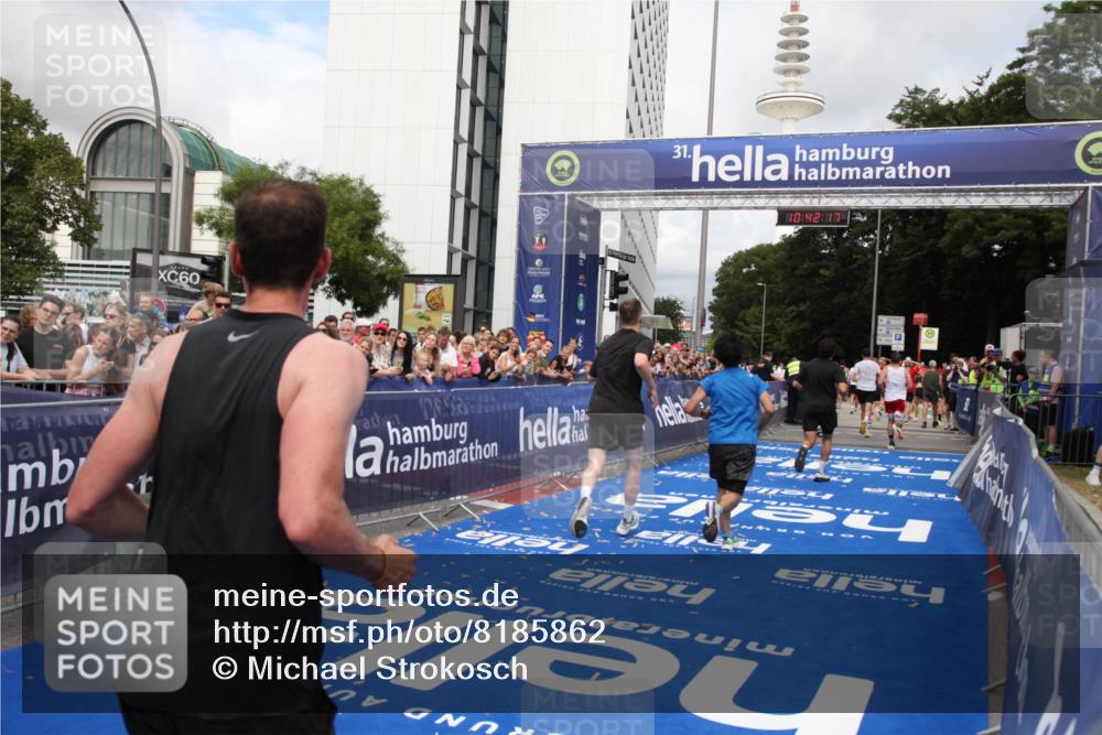 29.06.2025 - hella hamburg halbmarathon Michael Strokosch http://msf.ph/oto/8185862 29.06.2025 10:42:16 Ziel 1441, 1903, 5682, 7765, 7865, 9365, 12098, 13709, 14899, 16626, 16660, 16677, 17182, 17363, 18772, 18802 meine-sportfotos.de
