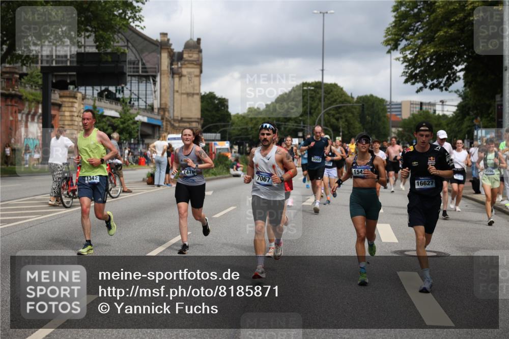 29.06.2025 - hella hamburg halbmarathon Yannick Fuchs http://msf.ph/oto/8185871 29.06.2025 10:43:35 20KM 1094, 1342, 1381, 1476, 2013, 2504, 2516, 2592, 2596, 2706, 2878, 2889, 2937, 3060, 3692, 4017, 4832, 5460, 5705, 6158, 7067, 7297, 7332, 8112, 8437, 8821, 9038, 9126, 9200, 9213, 9463, 9619, 9649, 9695, 9924, 9965, 10184, 11340, 11519, 11579, 11779, 11819, 11977, 12035, 12094, 12271, 12421, 12670, 13233, 13688, 13690, 14526, 15422, 15523, 16114, 16369, 16627, 16653, 16731, 16891, 17173, 17632, 17753, 18058, 18842, 18926, 19109 meine-sportfotos.de