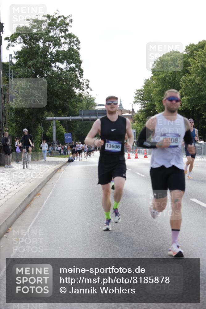 29.06.2025 - hella hamburg halbmarathon Jannik Wohlers http://msf.ph/oto/8185878 29.06.2025 09:43:39 Lombardsbrücke 1122, 1953, 2483, 3189, 3379, 5308, 7231, 8376, 9047, 10222, 10655, 11150, 13383, 13606 meine-sportfotos.de