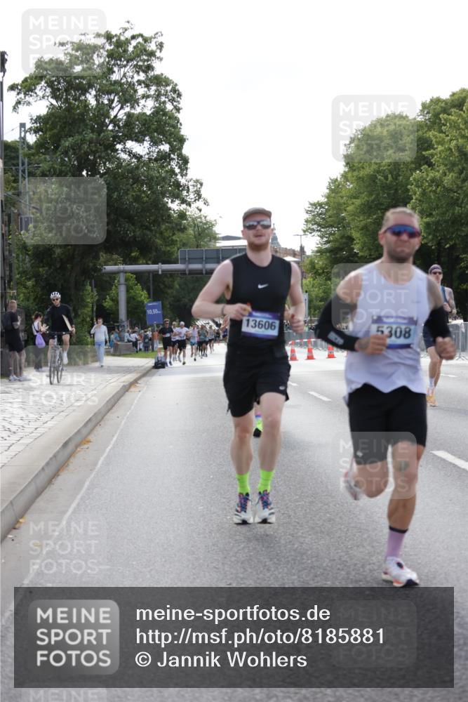 29.06.2025 - hella hamburg halbmarathon Jannik Wohlers http://msf.ph/oto/8185881 29.06.2025 09:43:39 Lombardsbrücke 1122, 1953, 2483, 3189, 3379, 5308, 7231, 8376, 9047, 10222, 10655, 11150, 13383, 13606 meine-sportfotos.de