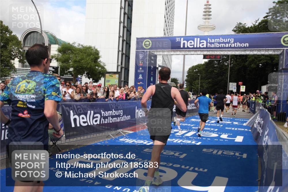 29.06.2025 - hella hamburg halbmarathon Michael Strokosch http://msf.ph/oto/8185883 29.06.2025 10:42:17 Ziel 1441, 1903, 5682, 7765, 7865, 9365, 13709, 14811, 14899, 16626, 16660, 17182, 17363, 18772, 18802 meine-sportfotos.de