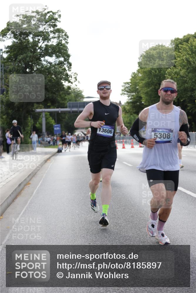 29.06.2025 - hella hamburg halbmarathon Jannik Wohlers http://msf.ph/oto/8185897 29.06.2025 09:43:39 Lombardsbrücke 1122, 1953, 2483, 3189, 3379, 5308, 7231, 8376, 9047, 10222, 10655, 11150, 13383, 13606 meine-sportfotos.de