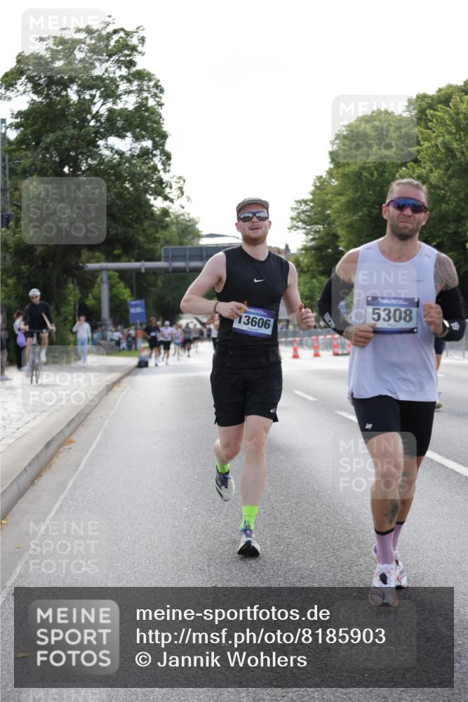 29.06.2025 - hella hamburg halbmarathon Jannik Wohlers http://msf.ph/oto/8185903 29.06.2025 09:43:39 Lombardsbrücke 1122, 1953, 2483, 3189, 3379, 5308, 7231, 8376, 9047, 10222, 10655, 11150, 13383, 13606 meine-sportfotos.de