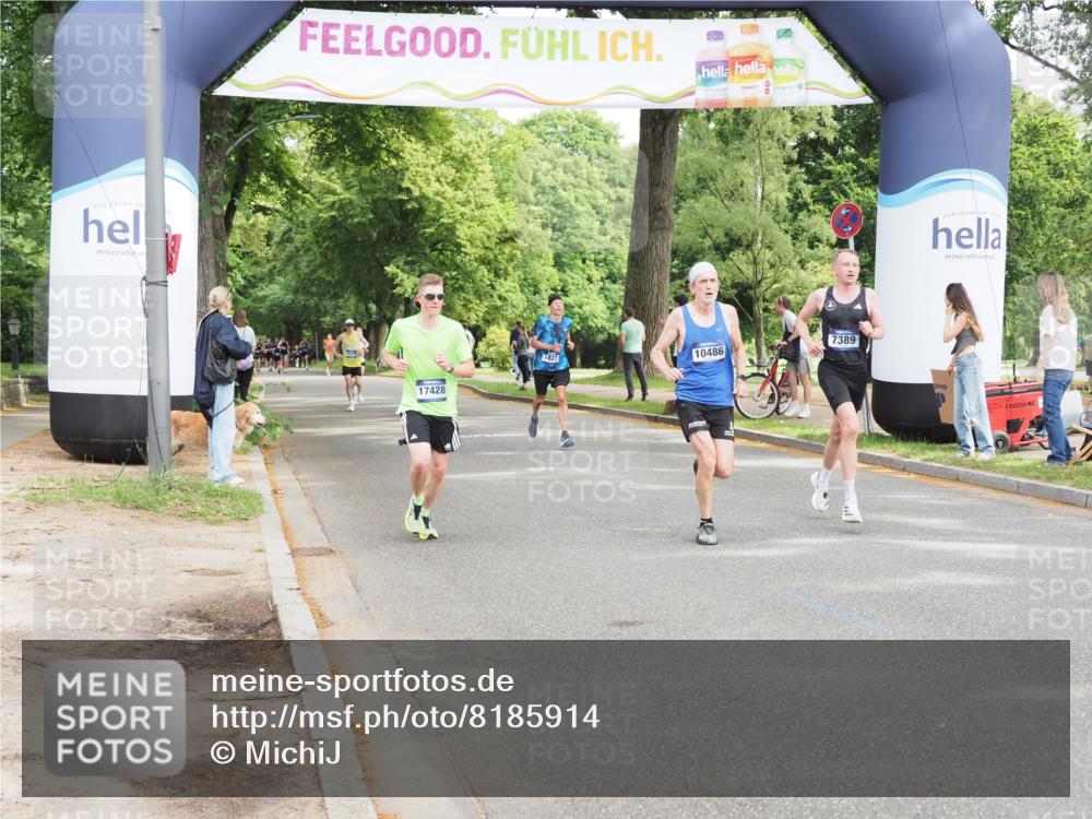 29.06.2025 - hella hamburg halbmarathon MichiJ http://msf.ph/oto/8185914 29.06.2025 10:18:42 Zwischen KM18-KM19 7389, 8473, 17374 meine-sportfotos.de
