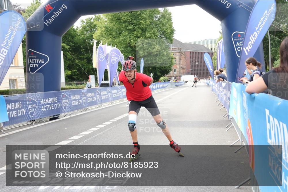 29.06.2025 - hella hamburg halbmarathon Strokosch-Dieckow http://msf.ph/oto/8185923 29.06.2025 09:25:55 Ziel 20100, 20463 meine-sportfotos.de