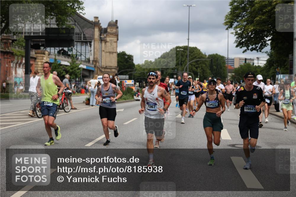 29.06.2025 - hella hamburg halbmarathon Yannick Fuchs http://msf.ph/oto/8185938 29.06.2025 10:43:35 20KM 1094, 1342, 1381, 1476, 2013, 2504, 2516, 2592, 2596, 2706, 2878, 2889, 2937, 3060, 3692, 4017, 4832, 5460, 5705, 6158, 7067, 7297, 7332, 8112, 8437, 8821, 9038, 9126, 9200, 9213, 9463, 9619, 9649, 9695, 9924, 9965, 10184, 11340, 11519, 11579, 11779, 11819, 11977, 12035, 12094, 12271, 12421, 12670, 13233, 13688, 13690, 14526, 15422, 15523, 16114, 16369, 16627, 16653, 16731, 16891, 17173, 17632, 17753, 18058, 18842, 18926, 19109 meine-sportfotos.de