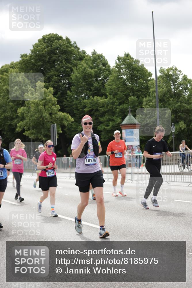 29.06.2025 - hella hamburg halbmarathon Jannik Wohlers http://msf.ph/oto/8185975 29.06.2025 11:11:13 Lombardsbrücke 1021, 2105, 2345, 3563, 3564, 3608, 3713, 3775, 3776, 3832, 3932, 4574, 4750, 4821, 4881, 6454, 6455, 8294, 9322, 9415, 9683, 9703, 9871, 10178, 11104, 13428, 14078, 14241, 14656, 14806, 15241, 15691, 15729, 16219, 17330, 17570, 17711, 17760, 18955 meine-sportfotos.de