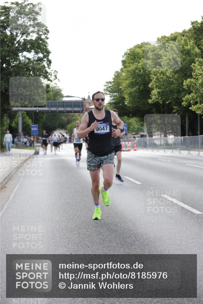 29.06.2025 - hella hamburg halbmarathon Jannik Wohlers http://msf.ph/oto/8185976 29.06.2025 09:43:40 Lombardsbrücke 1122, 1953, 2483, 3189, 3379, 5308, 7231, 8376, 9047, 10222, 10655, 11150, 13383, 13606 meine-sportfotos.de