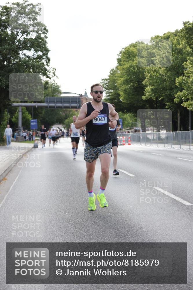 29.06.2025 - hella hamburg halbmarathon Jannik Wohlers http://msf.ph/oto/8185979 29.06.2025 09:43:40 Lombardsbrücke 1122, 1953, 2483, 3189, 3379, 5308, 7231, 8376, 9047, 10222, 10655, 11150, 13383, 13606 meine-sportfotos.de