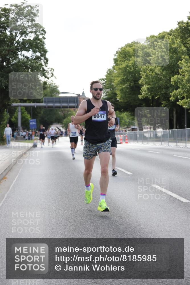 29.06.2025 - hella hamburg halbmarathon Jannik Wohlers http://msf.ph/oto/8185985 29.06.2025 09:43:40 Lombardsbrücke 1122, 1953, 2483, 3189, 3379, 5308, 7231, 8376, 9047, 10222, 10655, 11150, 13383, 13606 meine-sportfotos.de