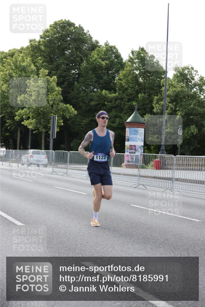29.06.2025 - hella hamburg halbmarathon Jannik Wohlers http://msf.ph/oto/8185991 29.06.2025 09:43:41 Lombardsbrücke 1122, 1953, 2483, 3189, 3379, 5308, 7231, 7793, 8376, 9047, 10222, 10655, 11150, 13383, 13606 meine-sportfotos.de