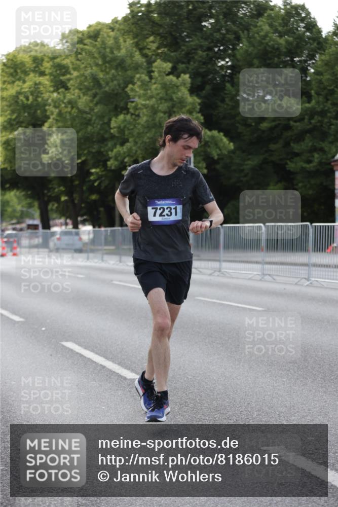 29.06.2025 - hella hamburg halbmarathon Jannik Wohlers http://msf.ph/oto/8186015 29.06.2025 09:43:43 Lombardsbrücke 1122, 1953, 2483, 3379, 5308, 7231, 7793, 8376, 9047, 10222, 10655, 13383, 13606 meine-sportfotos.de