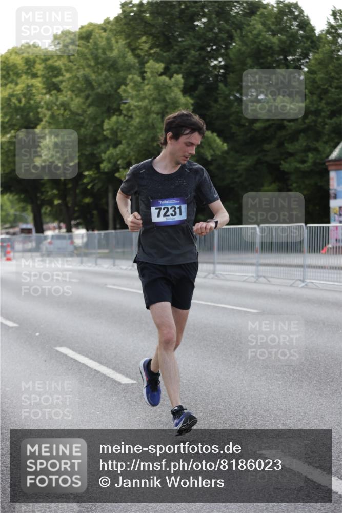 29.06.2025 - hella hamburg halbmarathon Jannik Wohlers http://msf.ph/oto/8186023 29.06.2025 09:43:43 Lombardsbrücke 1122, 1953, 2483, 3379, 5308, 7231, 7793, 8376, 9047, 10222, 10655, 13383, 13606 meine-sportfotos.de