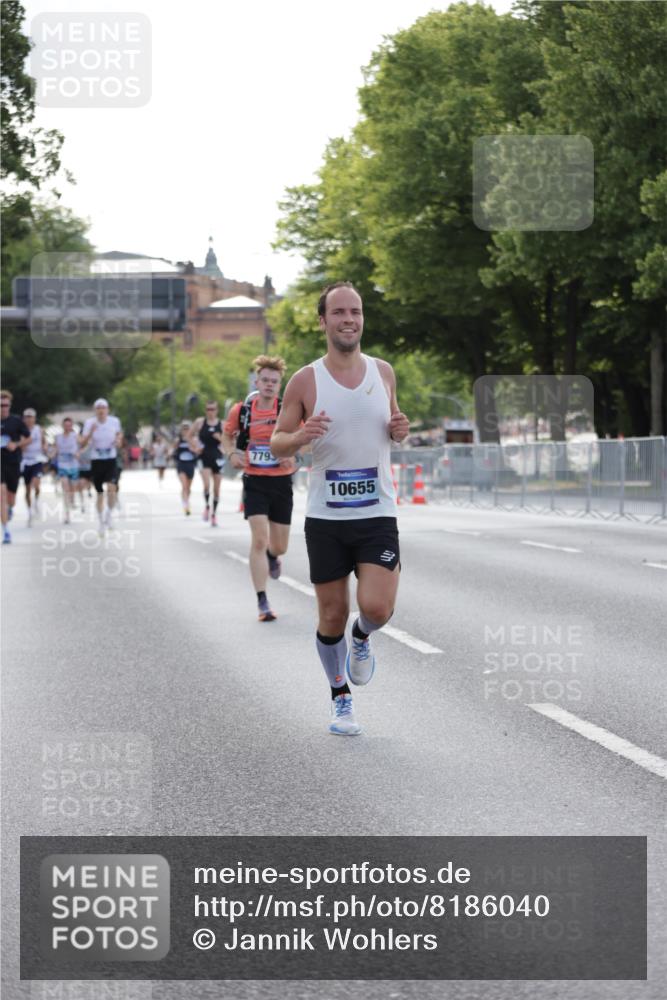 29.06.2025 - hella hamburg halbmarathon Jannik Wohlers http://msf.ph/oto/8186040 29.06.2025 09:43:44 Lombardsbrücke 1122, 1953, 2483, 3379, 5308, 7231, 7793, 8376, 9047, 10222, 10655, 13383, 13606 meine-sportfotos.de
