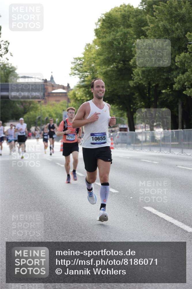 29.06.2025 - hella hamburg halbmarathon Jannik Wohlers http://msf.ph/oto/8186071 29.06.2025 09:43:44 Lombardsbrücke 1122, 1953, 2483, 3379, 5308, 7231, 7793, 8376, 9047, 10222, 10655, 13383, 13606 meine-sportfotos.de