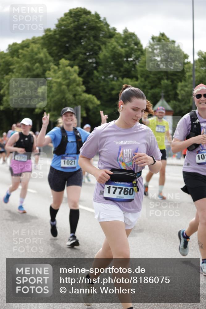 29.06.2025 - hella hamburg halbmarathon Jannik Wohlers http://msf.ph/oto/8186075 29.06.2025 11:11:15 Lombardsbrücke 1021, 2105, 2345, 2695, 2696, 3563, 3564, 3608, 3713, 3775, 3776, 3832, 3932, 4574, 4750, 4821, 4881, 6001, 6454, 6455, 8294, 9322, 9415, 9683, 9703, 9871, 10178, 11005, 11796, 13428, 14078, 14241, 14656, 14806, 15241, 15746, 16219, 16268, 17570, 17711, 17760, 18260, 18955 meine-sportfotos.de