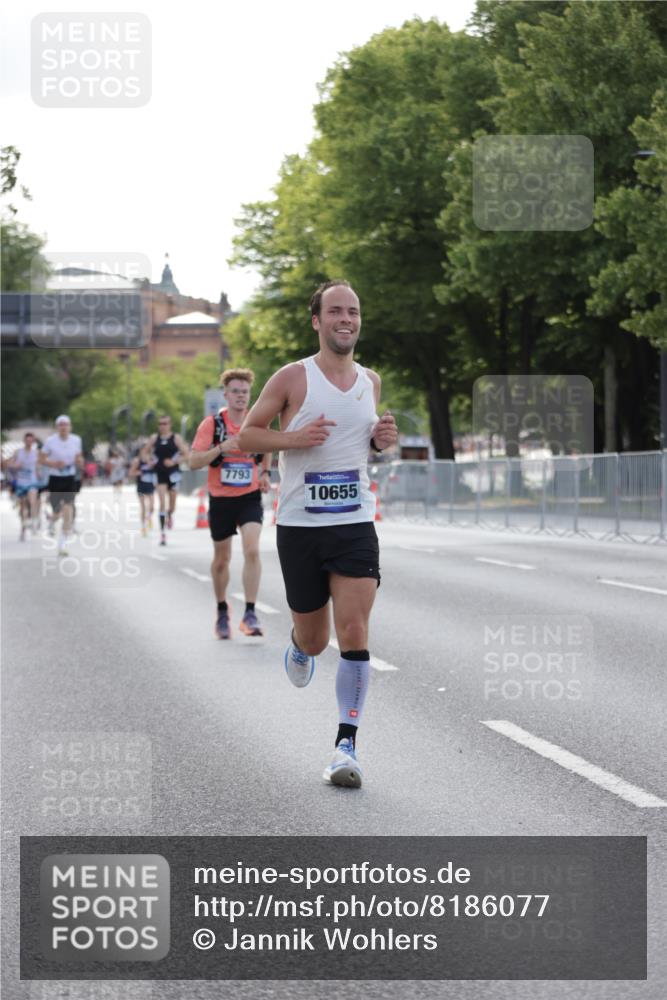 29.06.2025 - hella hamburg halbmarathon Jannik Wohlers http://msf.ph/oto/8186077 29.06.2025 09:43:44 Lombardsbrücke 1122, 1953, 2483, 3379, 5308, 7231, 7793, 8376, 9047, 10222, 10655, 13383, 13606 meine-sportfotos.de