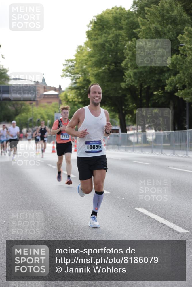 29.06.2025 - hella hamburg halbmarathon Jannik Wohlers http://msf.ph/oto/8186079 29.06.2025 09:43:44 Lombardsbrücke 1122, 1953, 2483, 3379, 5308, 7231, 7793, 8376, 9047, 10222, 10655, 13383, 13606 meine-sportfotos.de