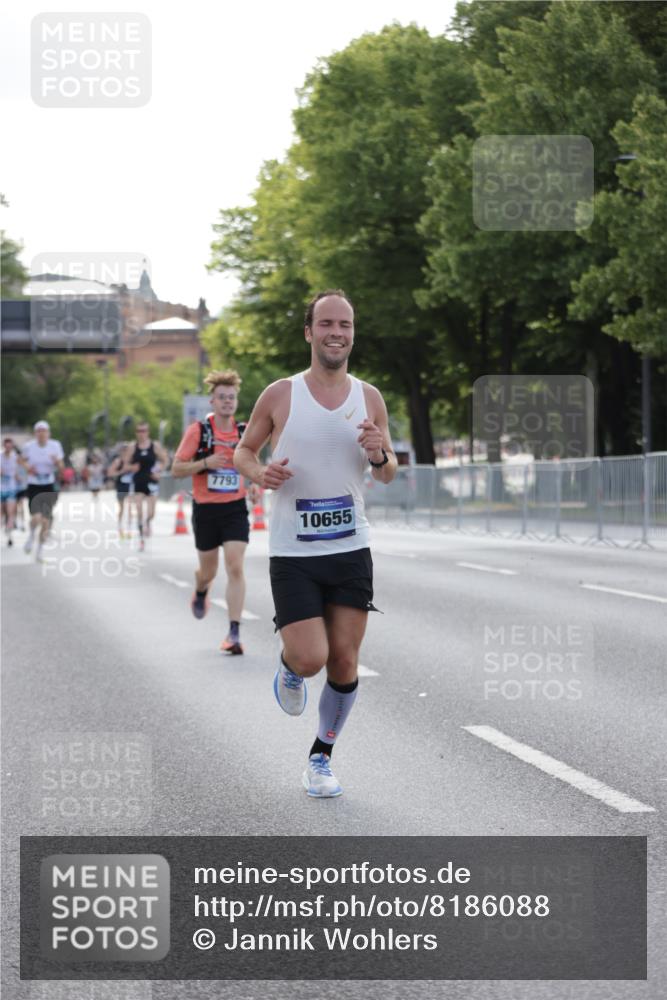 29.06.2025 - hella hamburg halbmarathon Jannik Wohlers http://msf.ph/oto/8186088 29.06.2025 09:43:44 Lombardsbrücke 1122, 1953, 2483, 3379, 5308, 7231, 7793, 8376, 9047, 10222, 10655, 13383, 13606 meine-sportfotos.de