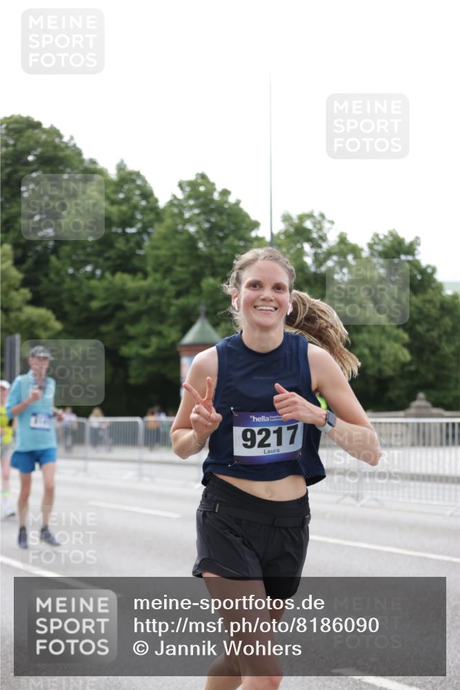 29.06.2025 - hella hamburg halbmarathon Jannik Wohlers http://msf.ph/oto/8186090 29.06.2025 10:23:34 Lombardsbrücke 1444, 1545, 2489, 3013, 3185, 4122, 4597, 4990, 5039, 5055, 5258, 5260, 5358, 5661, 5954, 7013, 7426, 8141, 8149, 8502, 8717, 9217, 9603, 11044, 11306, 11347, 11415, 11454, 13149, 15352, 15739, 15853, 17385, 17414, 17513, 17595, 18091, 18210, 18314, 18745, 18998, 19017 meine-sportfotos.de