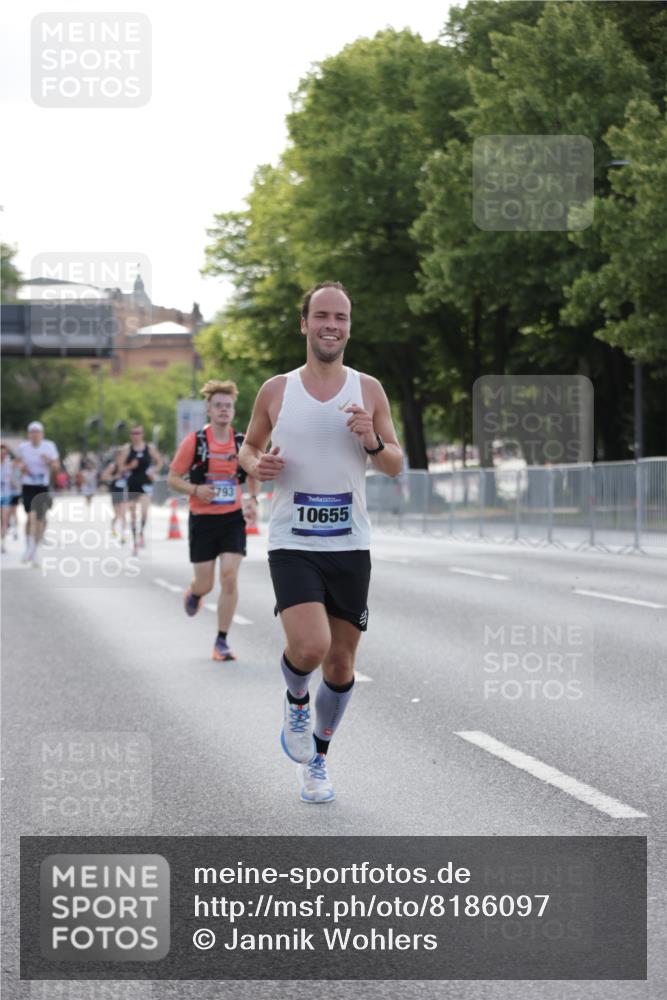 29.06.2025 - hella hamburg halbmarathon Jannik Wohlers http://msf.ph/oto/8186097 29.06.2025 09:43:44 Lombardsbrücke 1122, 1953, 2483, 3379, 5308, 7231, 7793, 8376, 9047, 10222, 10655, 13383, 13606 meine-sportfotos.de