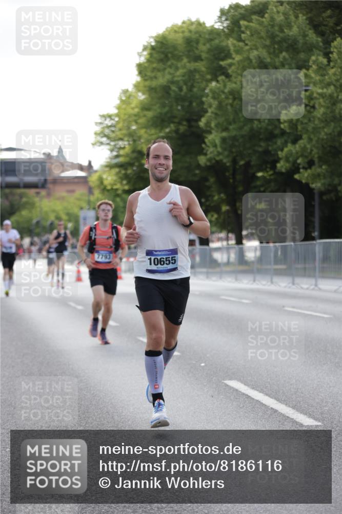 29.06.2025 - hella hamburg halbmarathon Jannik Wohlers http://msf.ph/oto/8186116 29.06.2025 09:43:44 Lombardsbrücke 1122, 1953, 2483, 3379, 5308, 7231, 7793, 8376, 9047, 10222, 10655, 13383, 13606 meine-sportfotos.de
