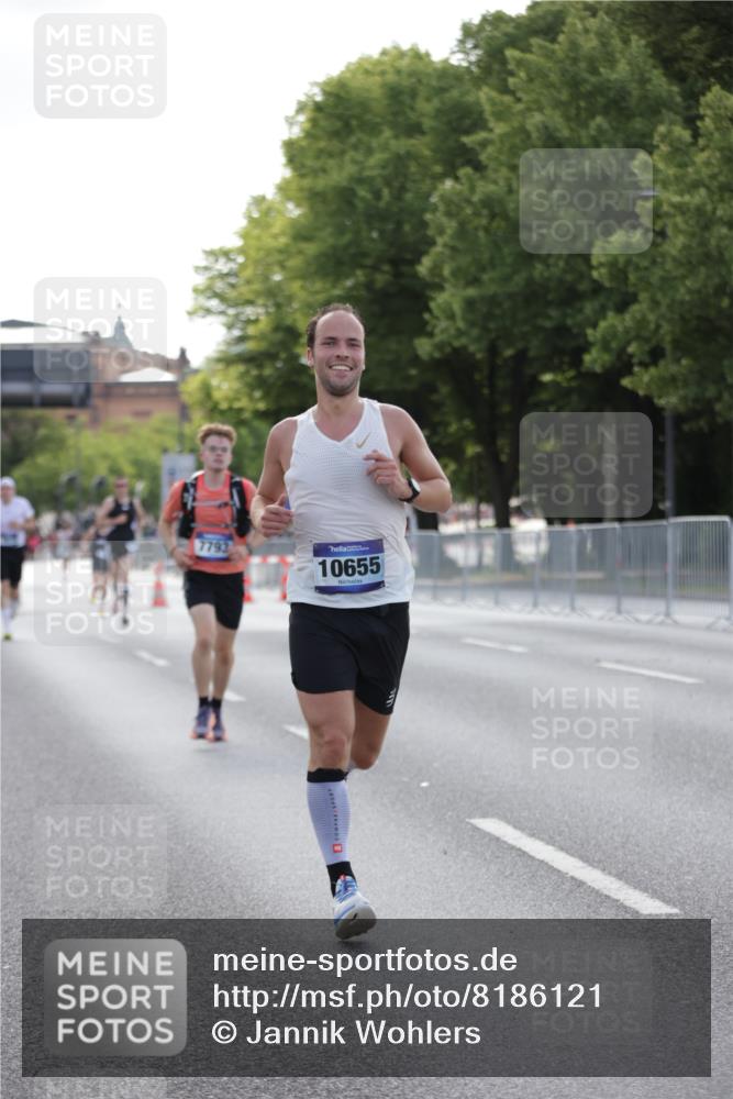 29.06.2025 - hella hamburg halbmarathon Jannik Wohlers http://msf.ph/oto/8186121 29.06.2025 09:43:44 Lombardsbrücke 1122, 1953, 2483, 3379, 5308, 7231, 7793, 8376, 9047, 10222, 10655, 13383, 13606 meine-sportfotos.de