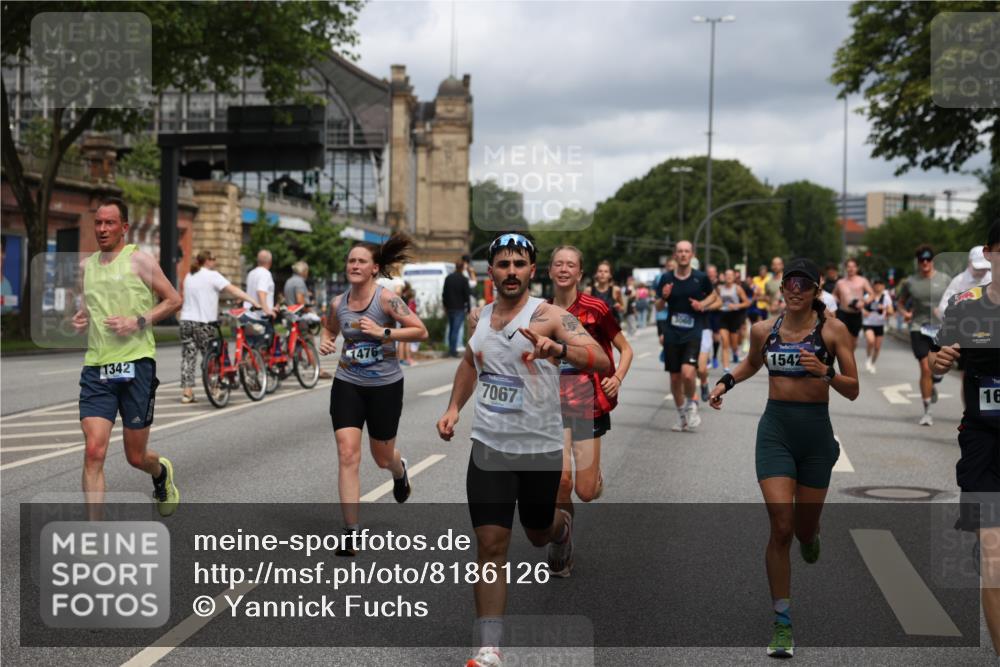 29.06.2025 - hella hamburg halbmarathon Yannick Fuchs http://msf.ph/oto/8186126 29.06.2025 10:43:36 20KM 1094, 1342, 1381, 1476, 2013, 2504, 2516, 2592, 2596, 2706, 2878, 2889, 2937, 3060, 3692, 4017, 4832, 5460, 5705, 6158, 7067, 7297, 7332, 8112, 8437, 8821, 9038, 9126, 9200, 9213, 9463, 9619, 9649, 9695, 9924, 9965, 10184, 11340, 11519, 11579, 11779, 11819, 11977, 12035, 12094, 12271, 12421, 12670, 13233, 13688, 13690, 14526, 15422, 15523, 16114, 16627, 16653, 16731, 16891, 17173, 17753, 18058, 18842, 18926, 19109 meine-sportfotos.de