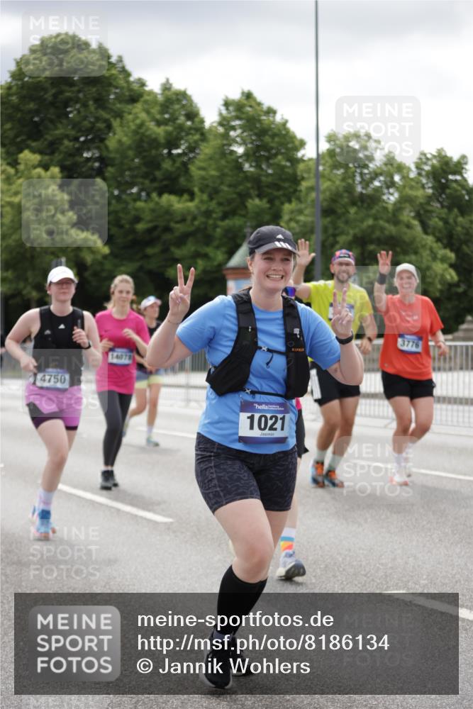29.06.2025 - hella hamburg halbmarathon Jannik Wohlers http://msf.ph/oto/8186134 29.06.2025 11:11:16 Lombardsbrücke 1021, 2105, 2695, 2696, 3563, 3564, 3608, 3713, 3775, 3776, 3832, 3932, 4574, 4750, 4821, 4881, 6000, 6001, 6454, 6455, 7686, 7687, 8768, 9322, 9415, 9683, 9703, 9871, 10178, 10822, 11005, 11796, 13428, 14078, 14241, 14656, 14806, 15238, 15746, 16219, 16268, 16485, 17570, 17711, 17760, 18260, 18955 meine-sportfotos.de