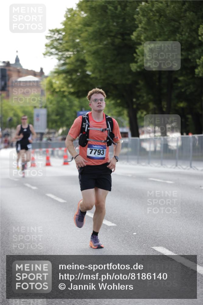 29.06.2025 - hella hamburg halbmarathon Jannik Wohlers http://msf.ph/oto/8186140 29.06.2025 09:43:45 Lombardsbrücke 1122, 1953, 2483, 3379, 5308, 7231, 7793, 9047, 10222, 10655, 13383, 13606 meine-sportfotos.de