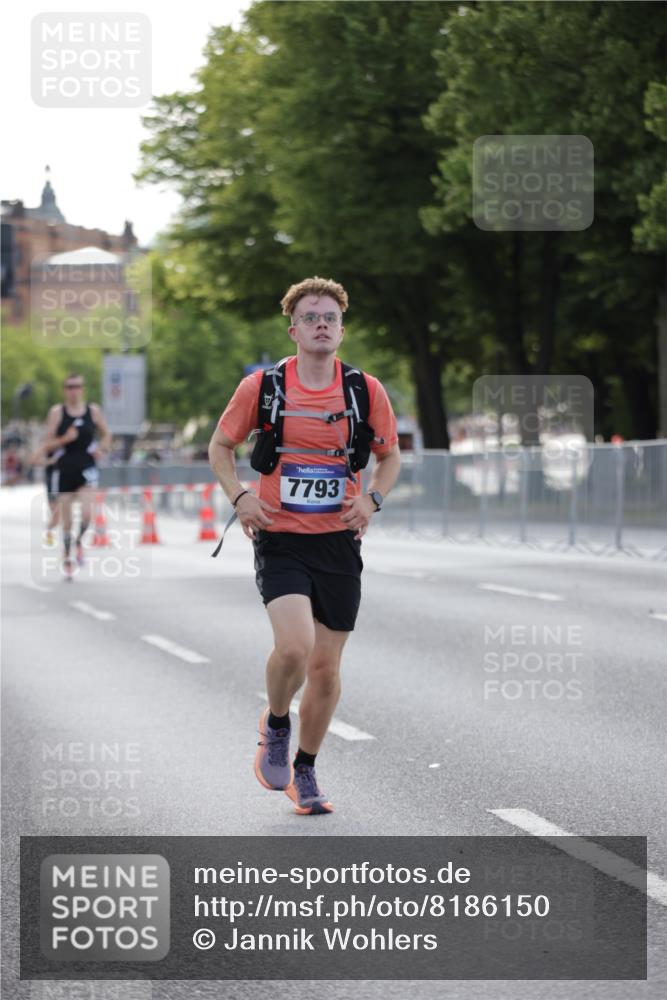 29.06.2025 - hella hamburg halbmarathon Jannik Wohlers http://msf.ph/oto/8186150 29.06.2025 09:43:45 Lombardsbrücke 1122, 1953, 2483, 3379, 5308, 7231, 7793, 9047, 10222, 10655, 13383, 13606 meine-sportfotos.de