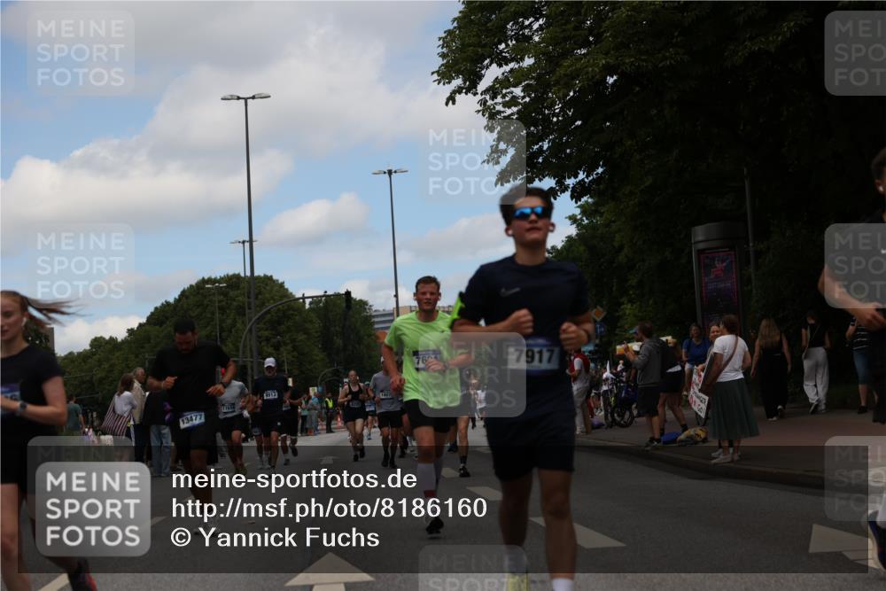 29.06.2025 - hella hamburg halbmarathon Yannick Fuchs http://msf.ph/oto/8186160 29.06.2025 11:21:21 20KM 2010, 2505, 2699, 2703, 2751, 3571, 3842, 3910, 4161, 4349, 4373, 4824, 4826, 4877, 5494, 5584, 5629, 6285, 6710, 7604, 7836, 7917, 8050, 8962, 9913, 10077, 10374, 10594, 11046, 11092, 11668, 11981, 12958, 13090, 13382, 13477, 13934, 14029, 14803, 14810, 14986, 15752, 15869, 16821, 16999, 17034, 17207, 17249, 17438, 18077, 18503, 18610, 19081, 19193 meine-sportfotos.de
