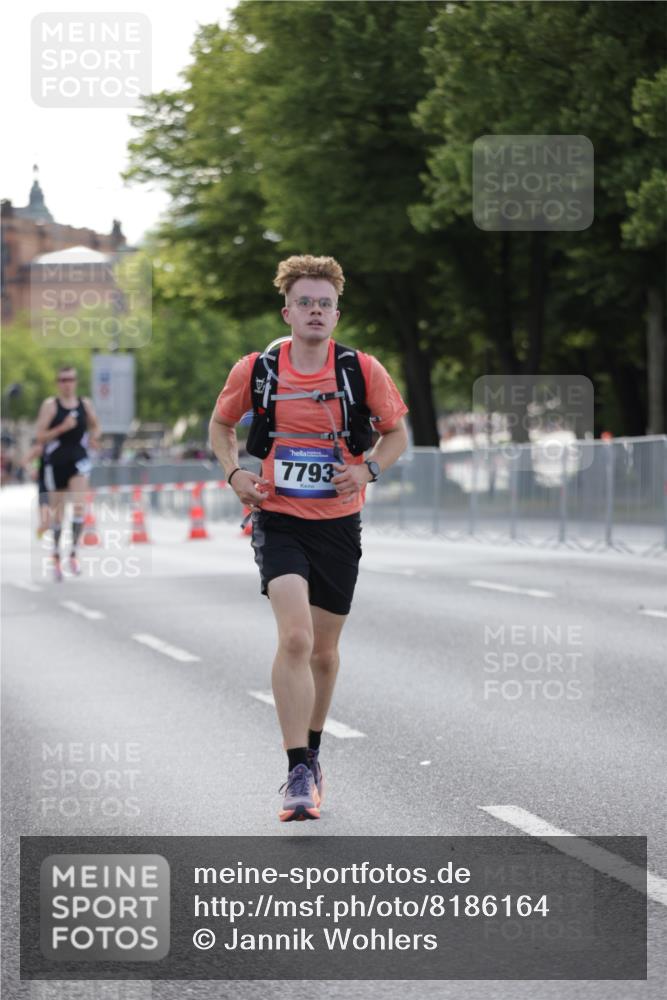 29.06.2025 - hella hamburg halbmarathon Jannik Wohlers http://msf.ph/oto/8186164 29.06.2025 09:43:46 Lombardsbrücke 1122, 1953, 2483, 5308, 7231, 7793, 9047, 9079, 10173, 10222, 10655, 13383, 13606 meine-sportfotos.de