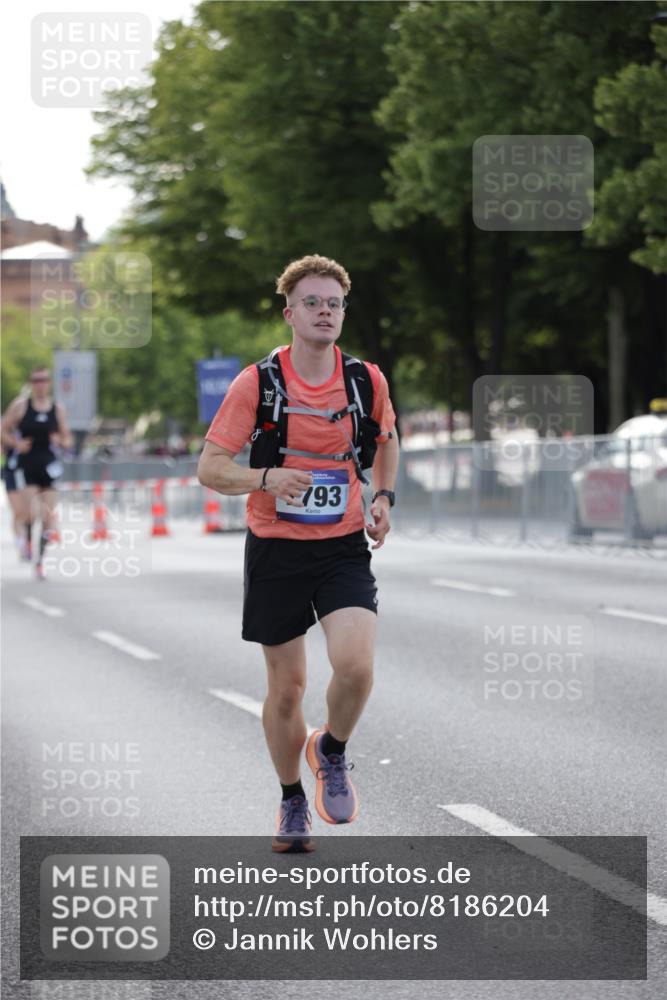 29.06.2025 - hella hamburg halbmarathon Jannik Wohlers http://msf.ph/oto/8186204 29.06.2025 09:43:46 Lombardsbrücke 1122, 1953, 2483, 5308, 7231, 7793, 9047, 9079, 10173, 10222, 10655, 13383, 13606 meine-sportfotos.de